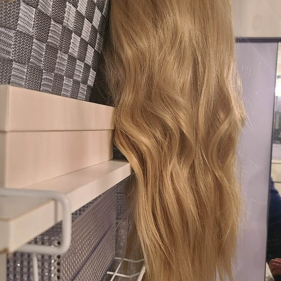 NWT Blonde ombre with ash brown roots, lace front wavy kanekalon wig - Picture 3 of 7